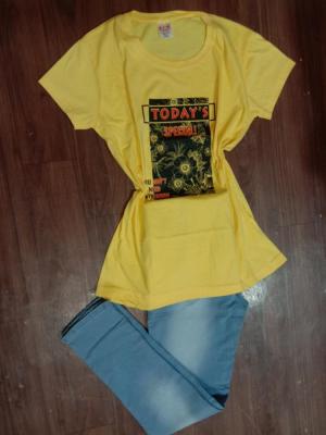 T-SHIRT , JEANS