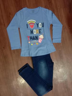 T-SHIRT , JEANS