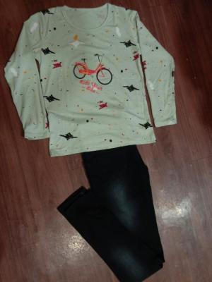 T-SHIRT , JEANS
